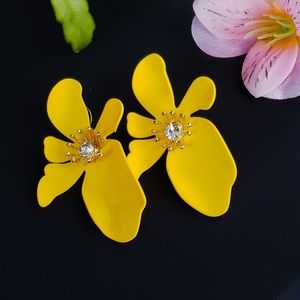 Trendy Yellow Flower Crystal Center Stud Earrings